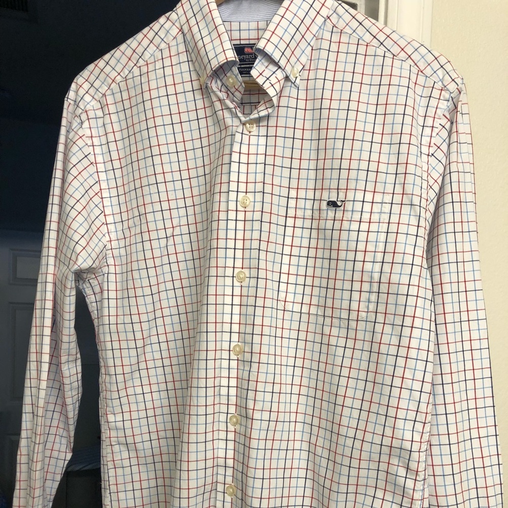Vineyard Vines Men’s Button Down. Only worn Once.